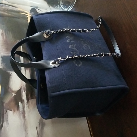 Chanel Deauville Navy - Picture 3 of 16